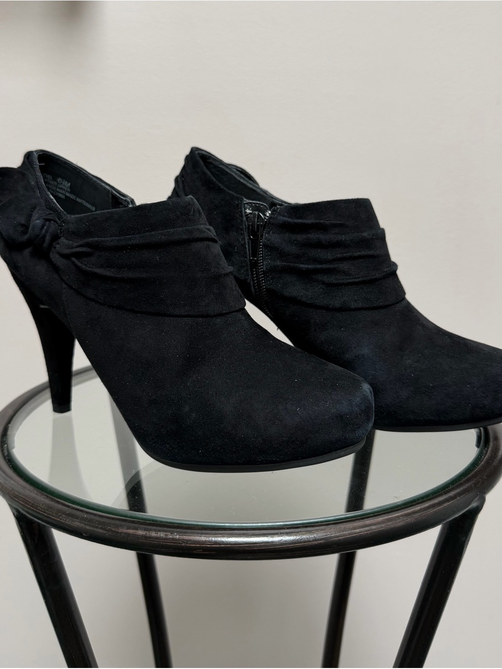 Me Too Black Suede Leather Bow High Heel Booties Size 6.5